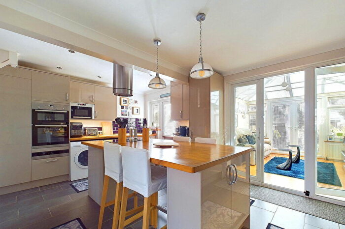 3 Bedroom Terraced House For Sale In Goldsmith Road, Worthing, BN14