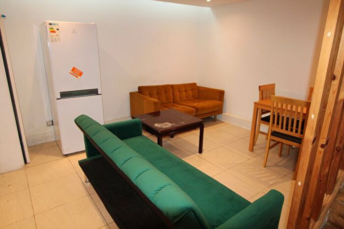3 Bedroom Flat To Rent In Elias Place, Oval, SW8