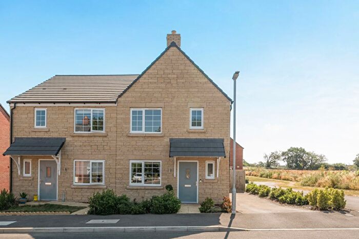 3 Bedroom Semi-Detached House For Sale In Brook Close, Lyneham, SN15