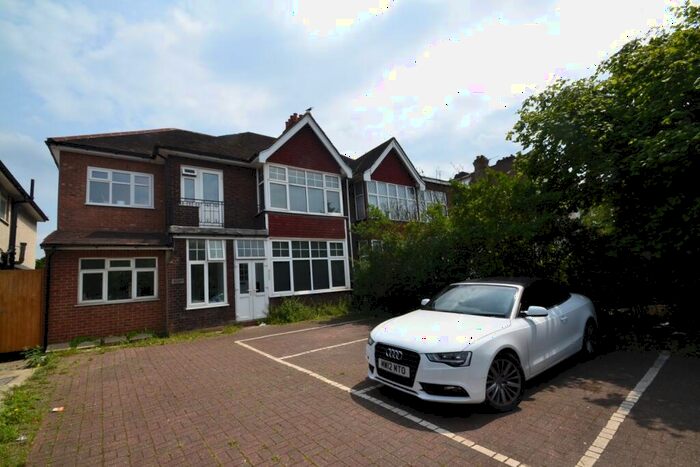 2 Bedroom Flat To Rent In Bromley Road Catford, SE6