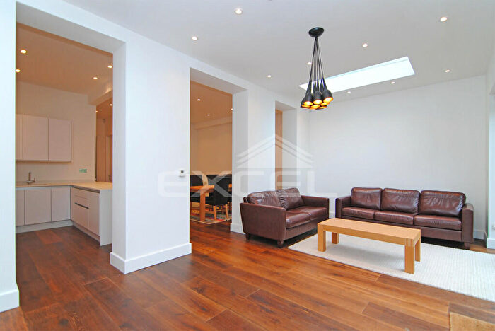 4 Bedroom Semi-Detached House To Rent In Platts Lane, Hampstead, London, NW3