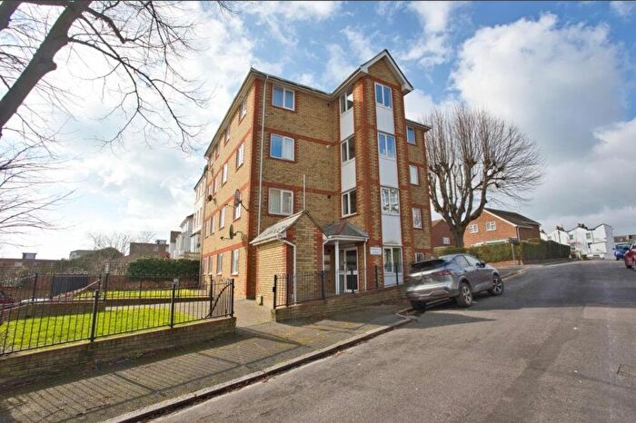 2 Bedroom Flat For Sale In Martello Road, Folkestone, Kent, CT20