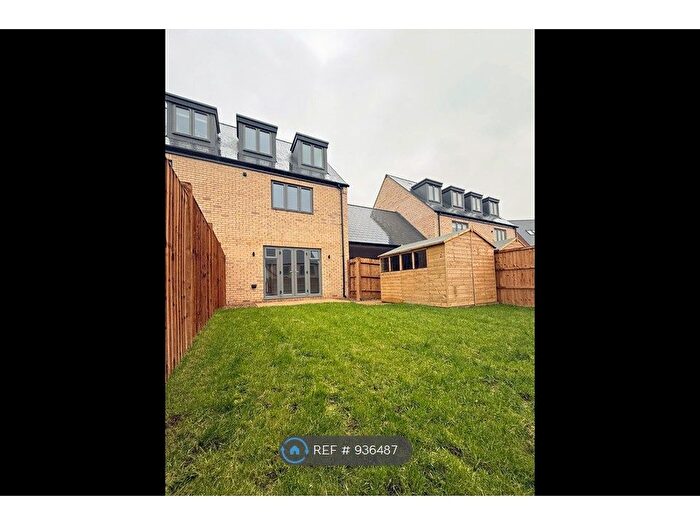 3 Bedroom Semi-Detached House To Rent In Pelham Road, St. Neots, PE19