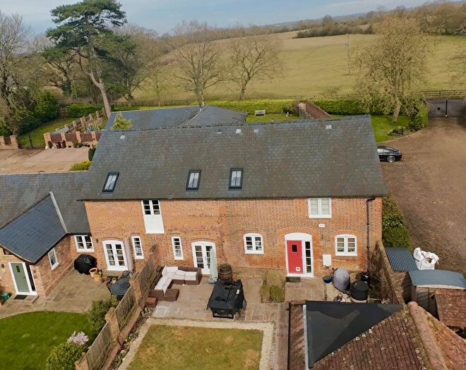 4 Bedroom Semi-Detached House For Sale In The Walled Garden, Leighton Buzzard, Bedfordshire, LU7