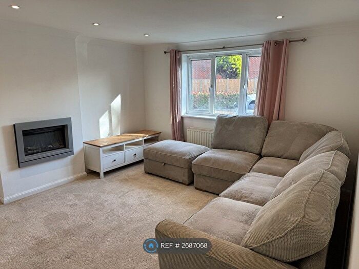 2 Bedroom Flat To Rent In Benham Drive, Spencers Wood, Reading, RG7