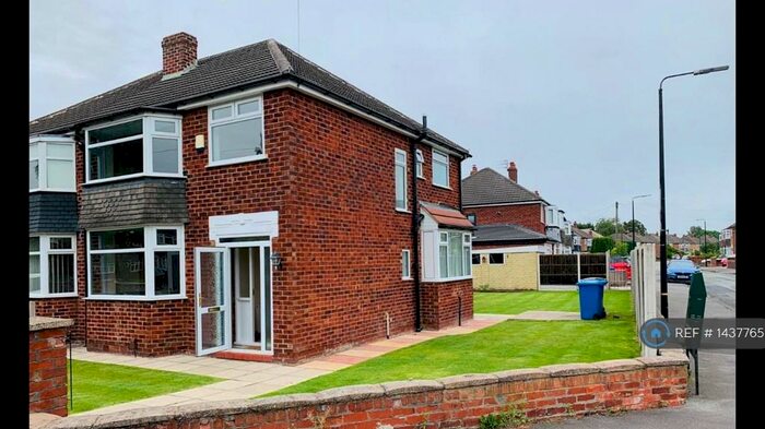 3 Bedroom Semi-Detached House To Rent In Glencoe Drive, Sale, M33