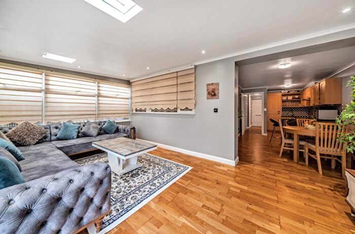 2 Bedroom Flat For Sale In Mill Gardens, London, SE26