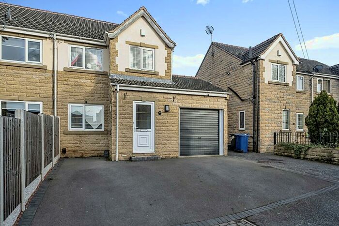 3 Bedroom House To Rent In Peakstone Close, Balby, Doncaster, DN4