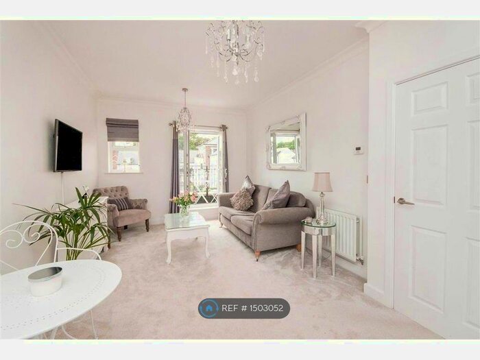 2 Bedroom Flat To Rent In Chandlers Field Drive, Haywards Heath, RH16