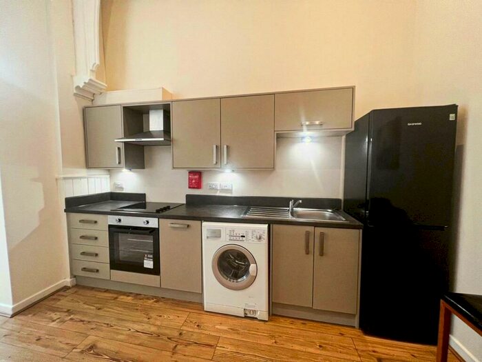 2 Bedroom Apartment To Rent In Holderness Road, Hull, HU9