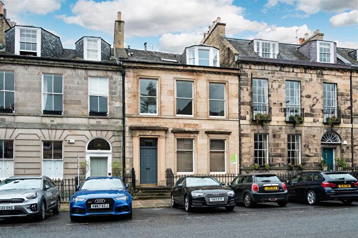 2 Bedroom Flat To Rent In Albany Street, Edinburgh, EH1