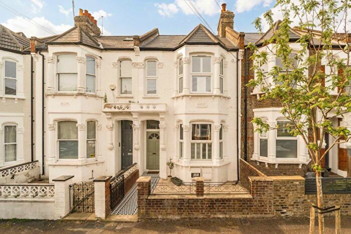 2 Bedroom Flat For Sale In Rainham Road, Kensal Green, NW10