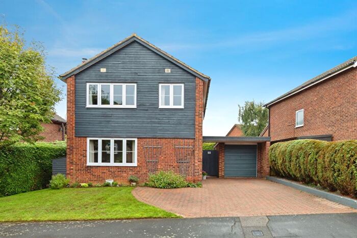 4 Bedroom Detached House For Sale In Dawlish Close, Stevenage, SG2