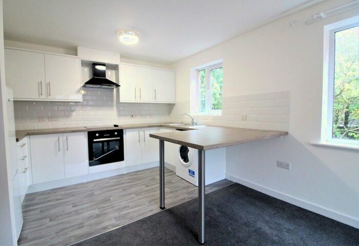 2 Bedroom Flat To Rent In Hawksworth Road, Horsforth, Leeds, LS18