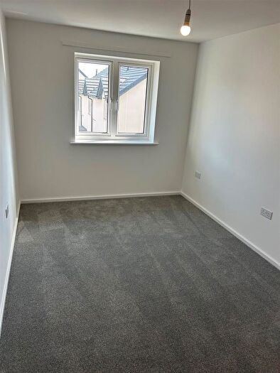3 Bedroom End Terrace House For Sale In Wiltshire Drive, Patterdown, Chippenham, SN15