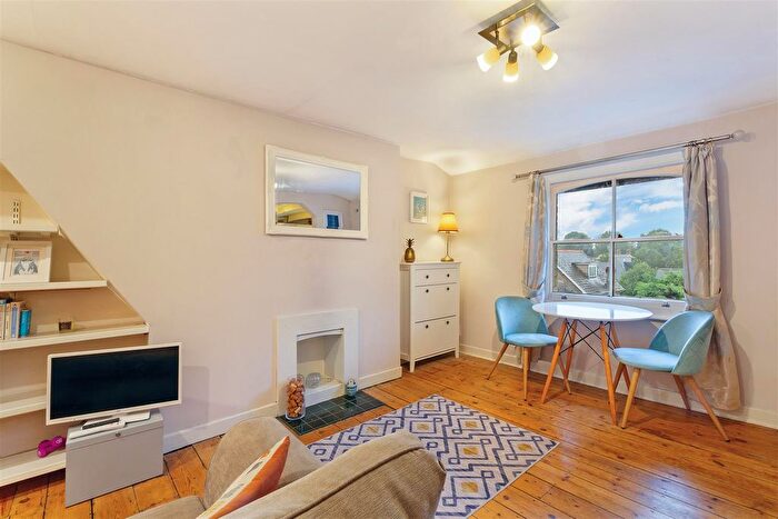 1 Bedroom Flat For Sale In Kingston Road, London, SW19