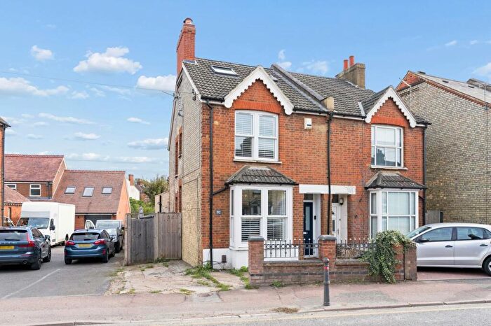 3 Bedroom Semi Detached House For Sale In Grove Road, Hitchin, SG5