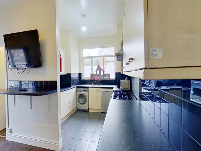 8 Bedroom House To Rent In Weaste Lane, Salford, Manchester, M5