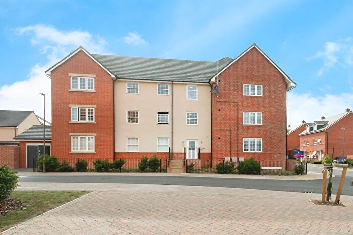 2 Bedroom Flat For Sale In Kings Sutton Square, Buckingham, MK18