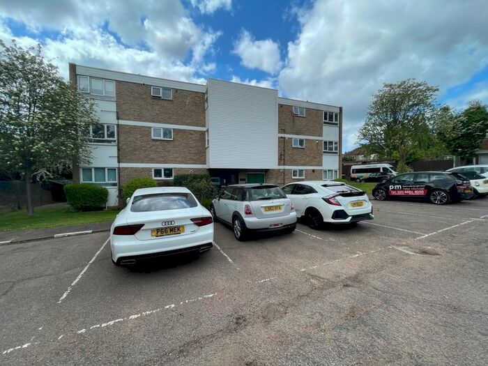 2 Bedroom Flat To Rent In Merridene, London, N21