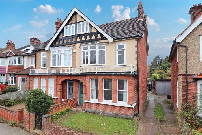 5 Bedroom Semi Detached House For Sale In Blenheim Road, St. Albans, AL1
