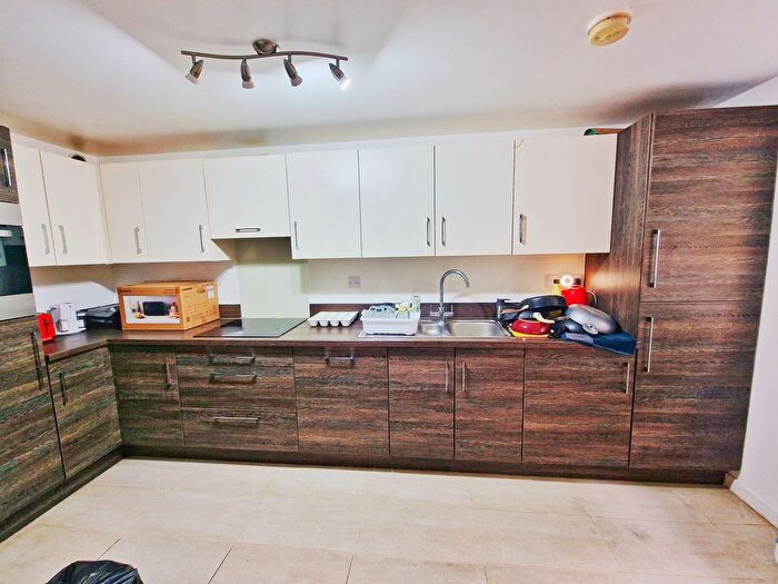 2 Bedroom Flat To Rent In St Andrews Rd, St Andrews Rd, Uxbridge, UB10