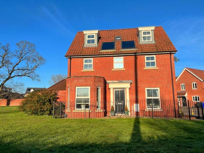 5 Bedroom Detached House For Sale In Barleycorn Way, Beck Row, IP28