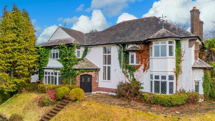 5 Bedroom Detached House To Rent In Woodmansterne Road, Carshalton, SM5