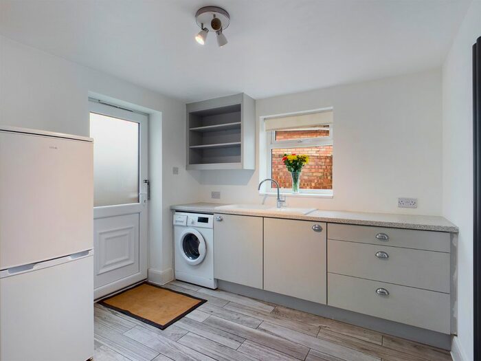 1 Bedroom Flat To Rent In Petersfield Road, Staines-Upon-Thames, Surrey, TW18