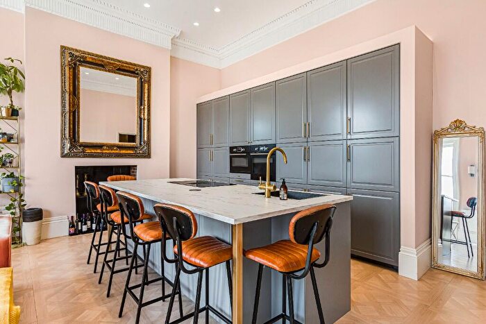 2 Bedroom Apartment For Sale In Burford House, Burford Street, Hoddesdon, Hertfordshire, EN11