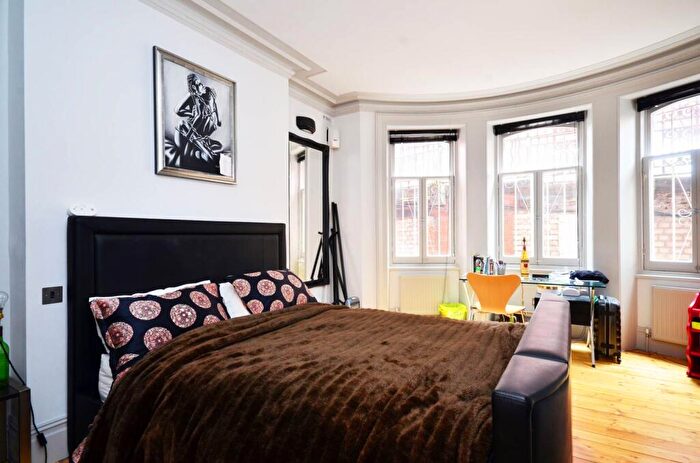 3 Bedroom Flat To Rent In Cabbell Street, Marylebone, London, NW1