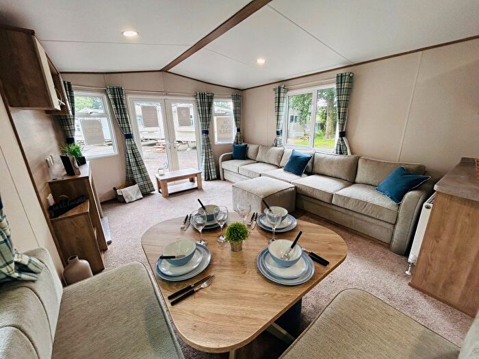 2 Bedroom Mobile/park Home For Sale In Ivyhouse Lane, Hastings, TN35