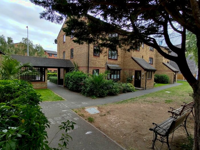 1 Bedroom Flat To Rent In Wyvern House, Grays, RM17