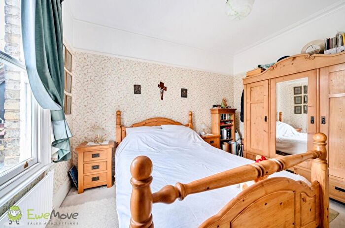 3 Bedroom Terraced House For Sale In Spencer Road, London, N11