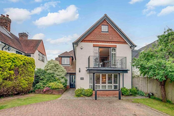 5 Bedroom Detached House For Sale In Bassetsbury Lane, High Wycombe, HP11