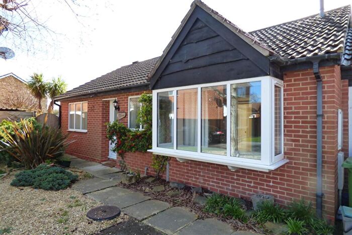 2 Bedroom Detached Bungalow To Rent In Oak Close, Little Stoke, Bristol, BS34