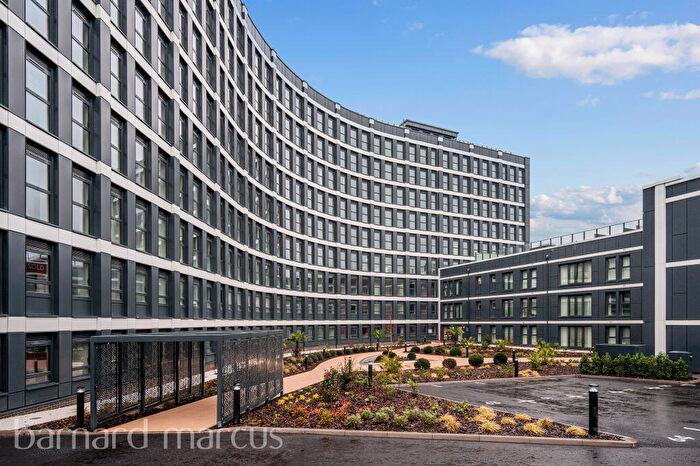 2 Bedroom Apartment To Rent In Cockfosters Road, Cockfosters, London, EN4