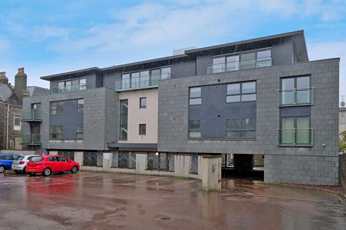 2 Bedroom Flat To Rent In Beaconsfield Mews, Top Floor, AB15