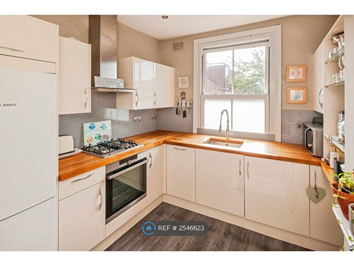 4 Bedroom Flat To Rent In London, London, SW16