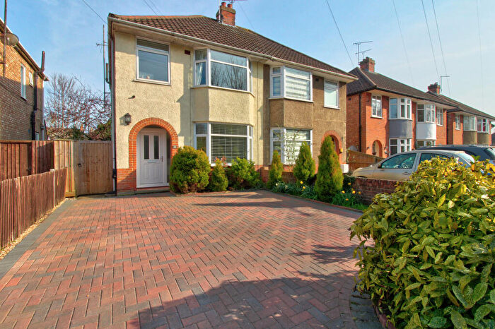 3 Bedroom Semi-Detached House For Sale In Edward Close, Ipswich, IP1