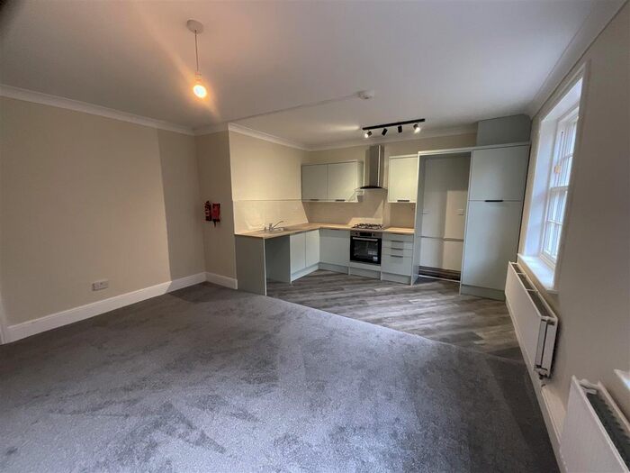 3 Bedroom Flat To Rent In Filey Road, Scarborough, YO11