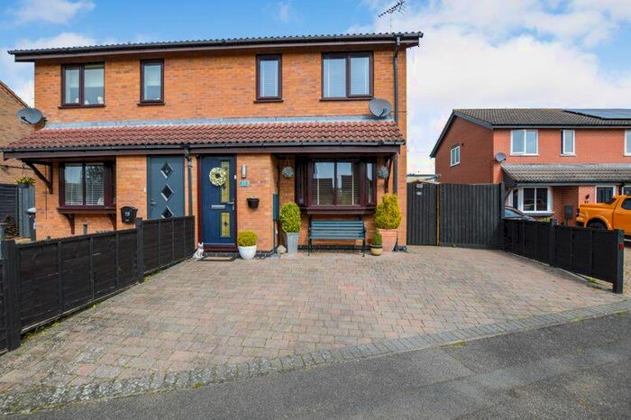 3 Bedroom Semi-Detached House For Sale In Dunlin Road, Essendine, PE9