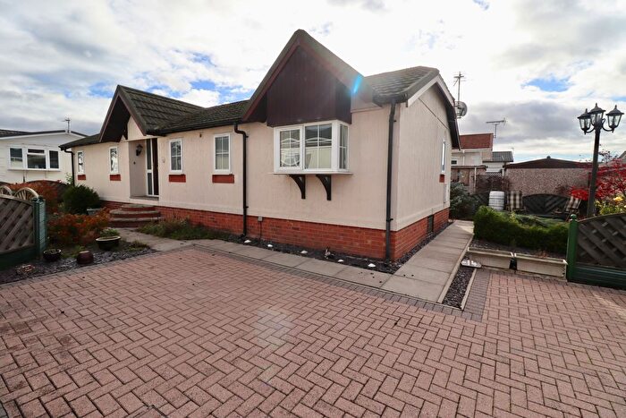 2 Bedroom Park Home For Sale In Kensington Grove, Torksey Lock, LN1
