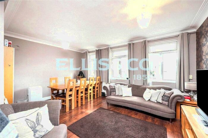 3 Bedroom Flat To Rent In Horsenden Lane North, Greenford, UB6