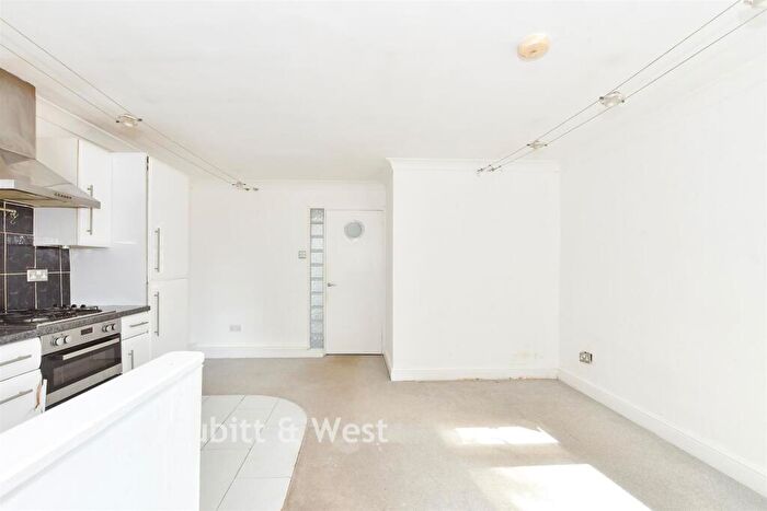 1 Bedroom Ground Maisonette For Sale In Cedar Way, Haywards Heath, West Sussex, RH16