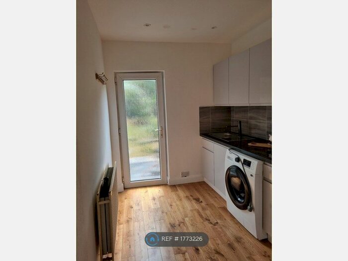 1 Bedroom Terraced House To Rent In Court Road, London, SE25