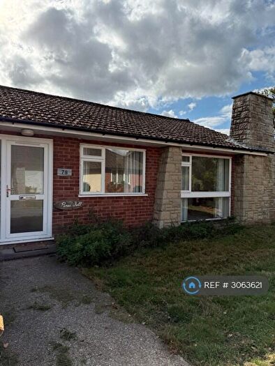 3 Bedroom Bungalow To Rent In Reading Road, Wokingham, RG40