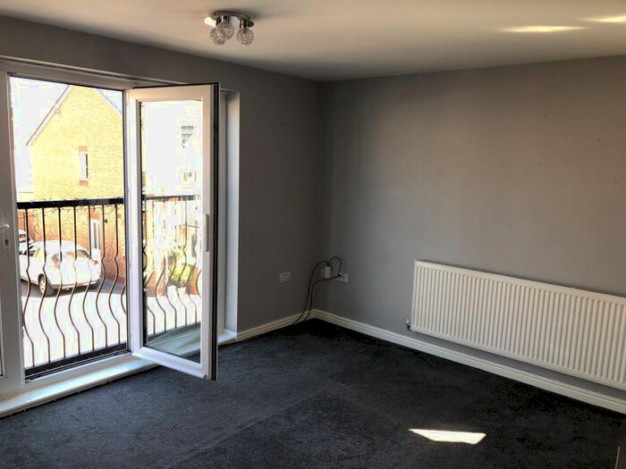 2 Bedroom Flat To Rent In Meadow Way, Tyla Garw, Pontyclun, CF72