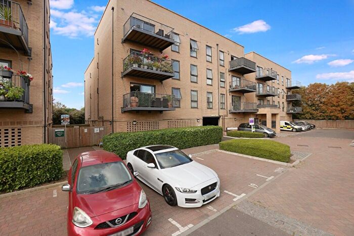 2 Bedroom Flat For Sale In Starboard Crescent, Gillingham, Kent, ME4