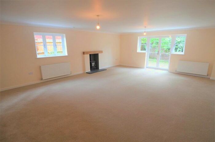 3 Bedroom Semi-Detached House To Rent In Park Road, Isleworth, TW7